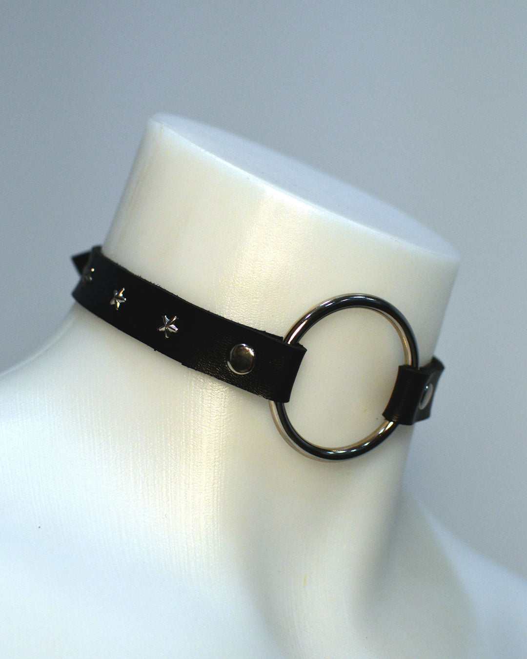 black o-ring choker with silver star studs, handmade by sudosci 